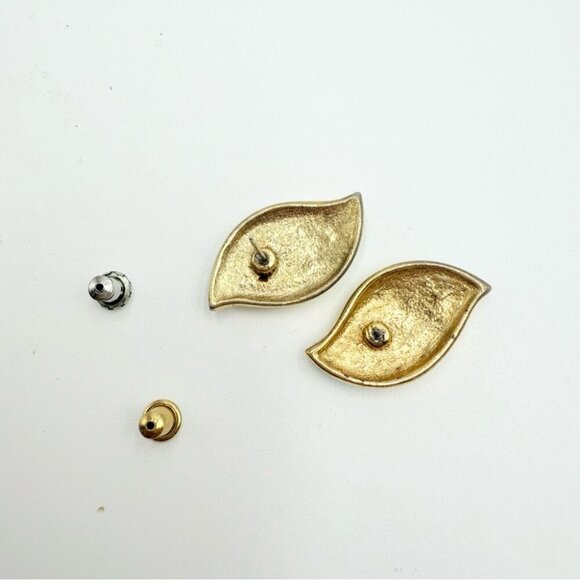 Vintage Monet Green and Gold Enamel Leaf Earrings - Picture 4 of 6